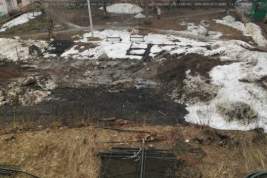 Кировчане требуют у властей восстановить разрушенную коммунальщиками детскую площадку